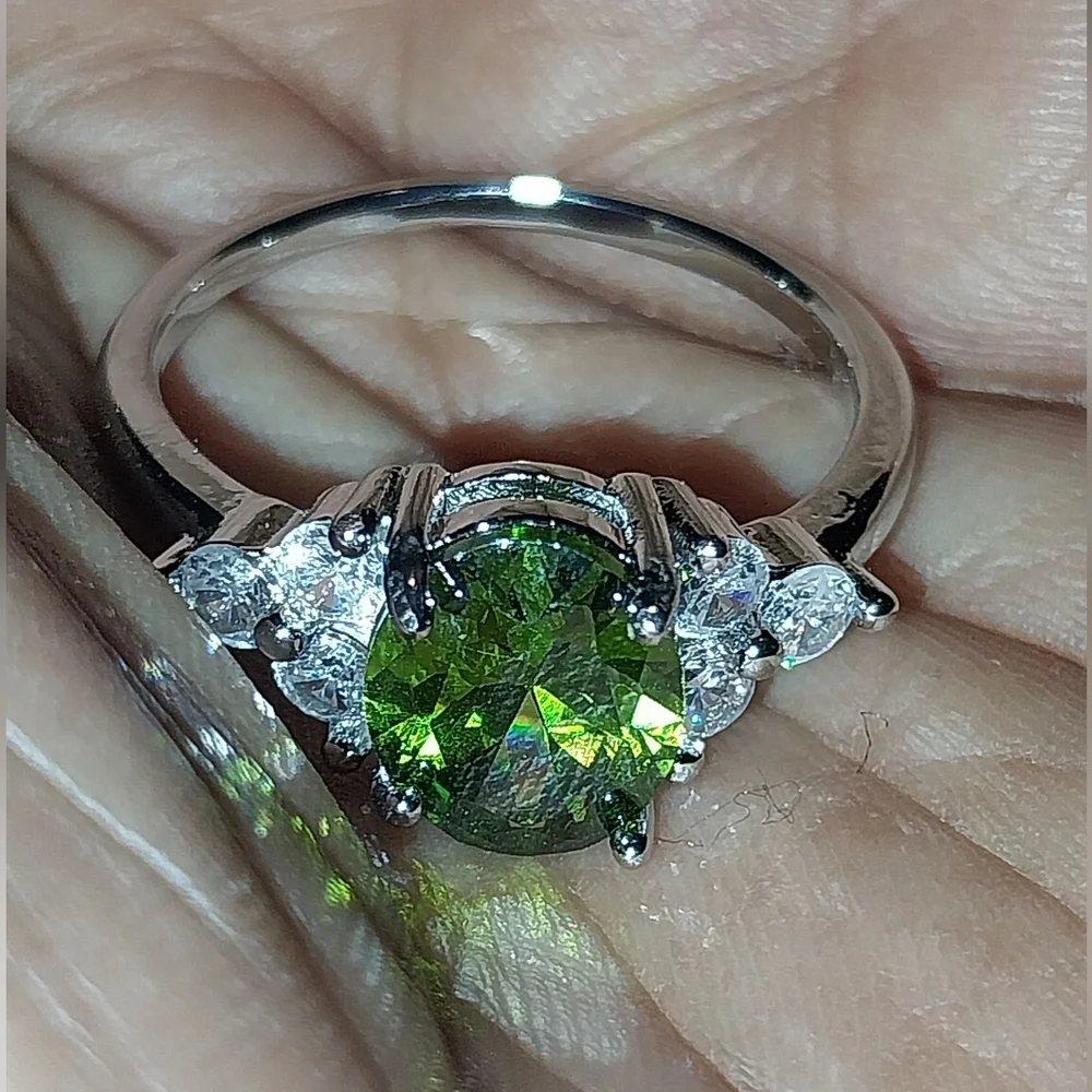 925 Dazzling 8 Ct Brilliant Cut olive green Gem Stone Engagement Ring Sz 10